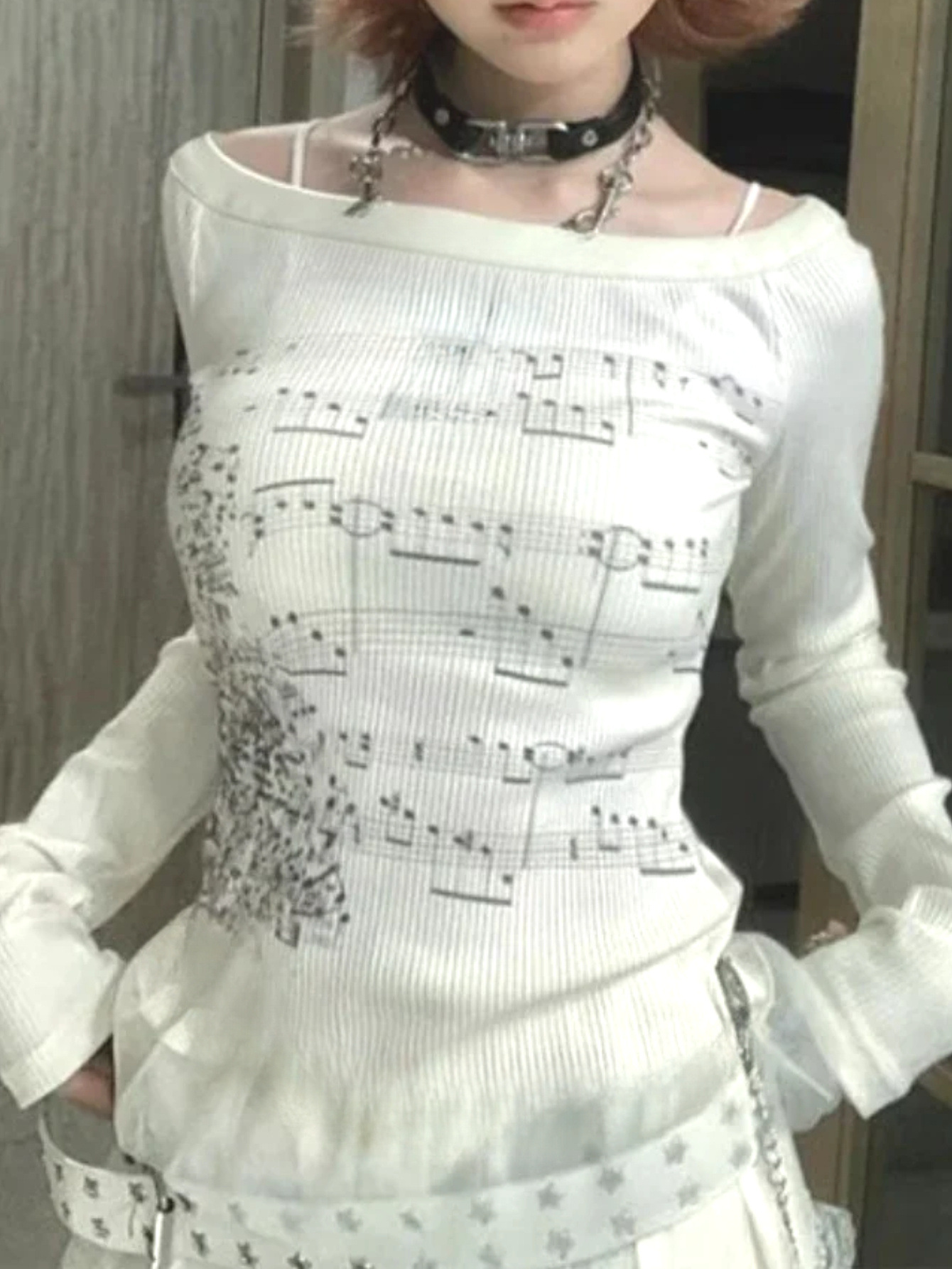 Music - تي شيرت نسائي بأكمام طويلة مطبوع