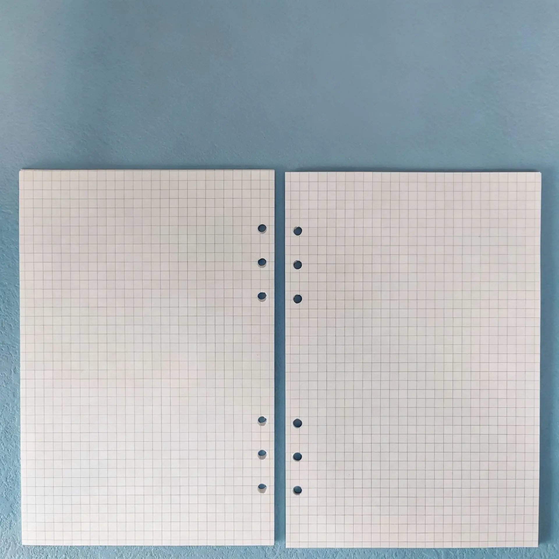 دفتر ملاحظات أسود أبيض مقاس A5 - مراجعة A5 Spiral Dotted Grid Notebook وسعره