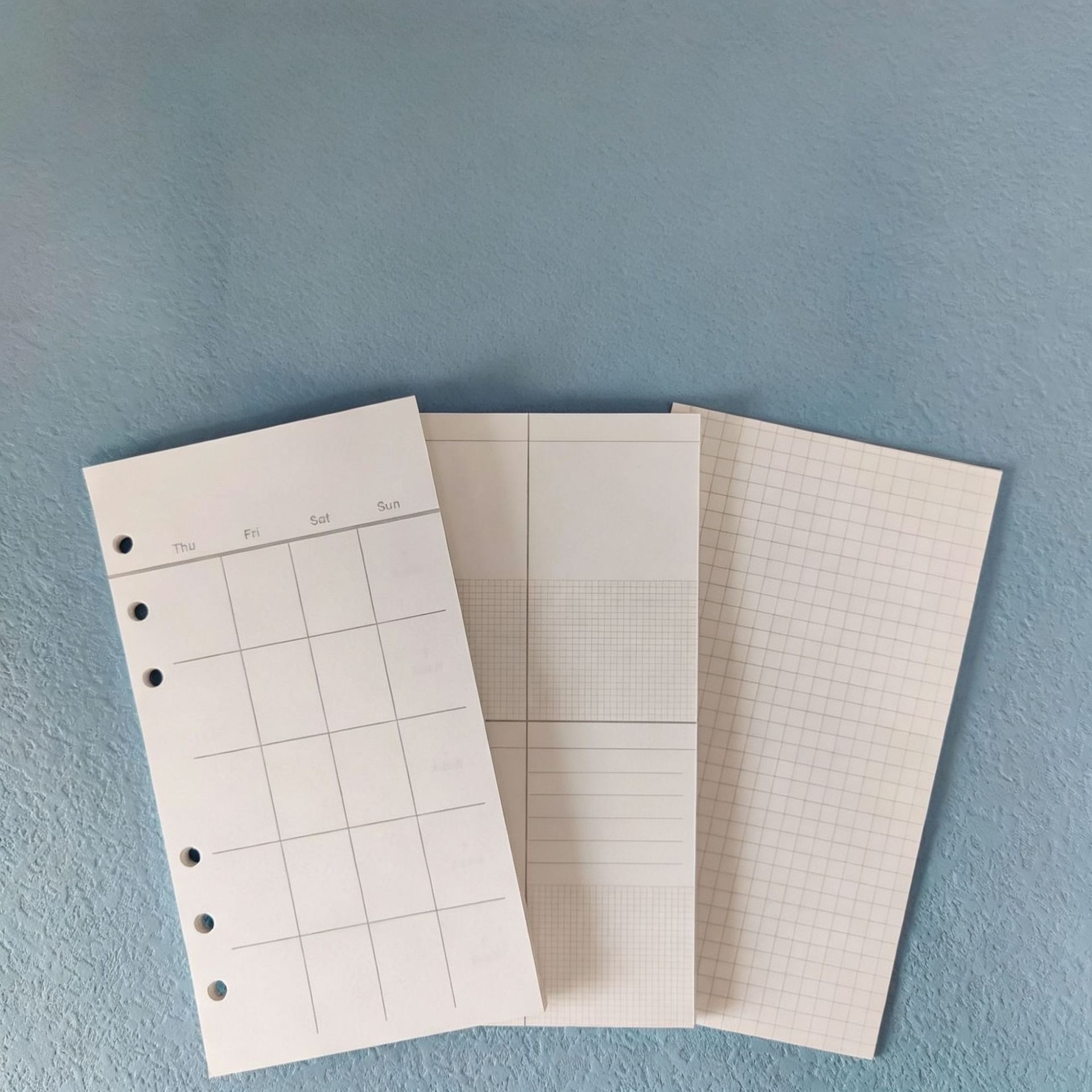 دفتر ملاحظات أسود أبيض مقاس A5 - مراجعة A5 Spiral Dotted Grid Notebook وسعره