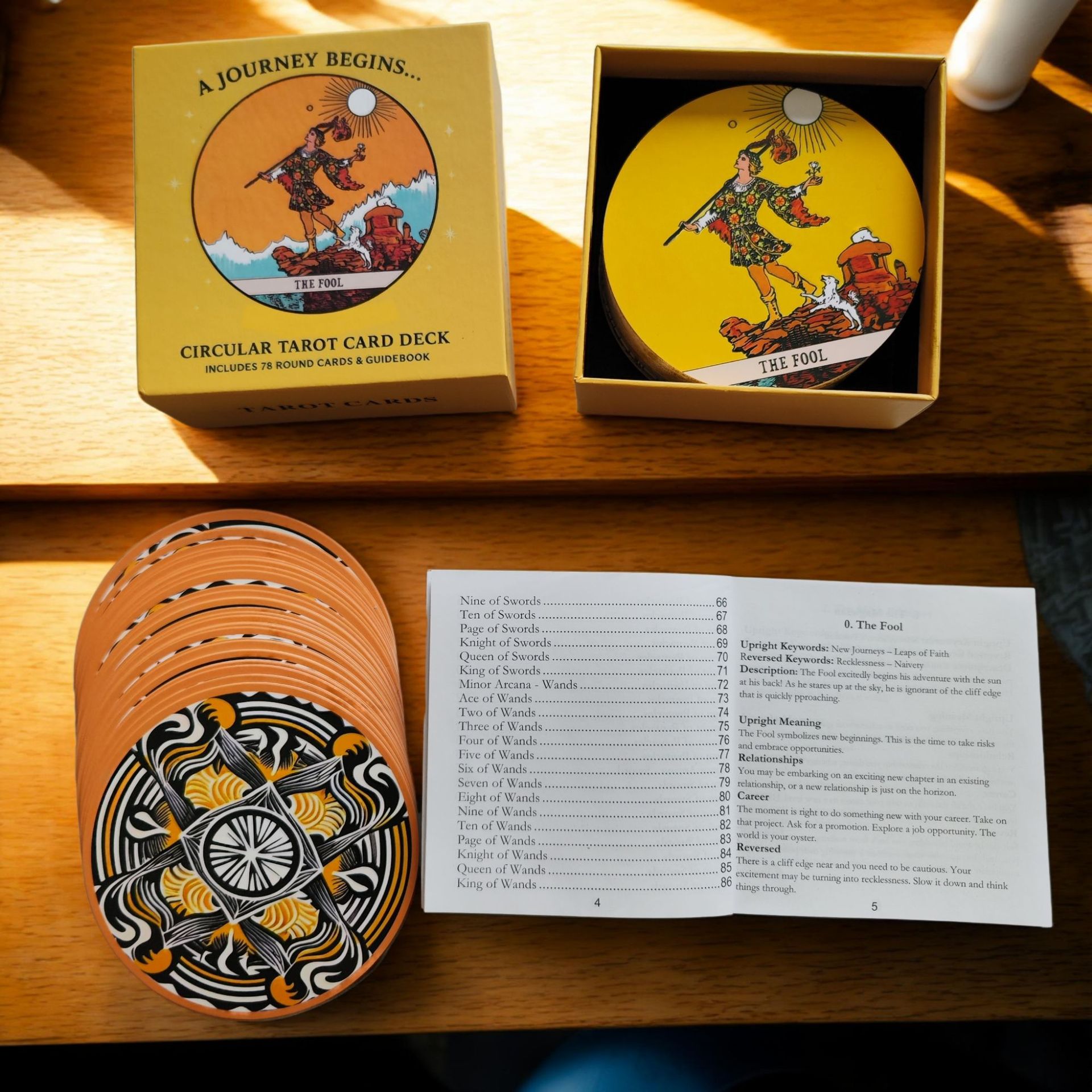 مجموعة بطاقات التاروت الدائرية - مراجعة Tarot Deck With Guidebook وسعره